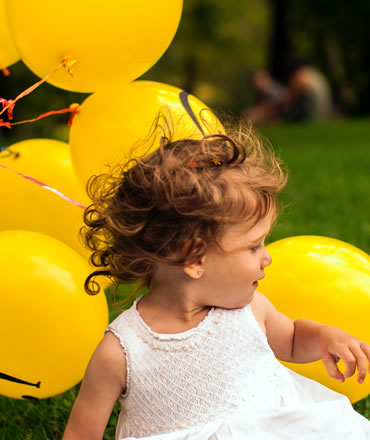 Dijete s balonima