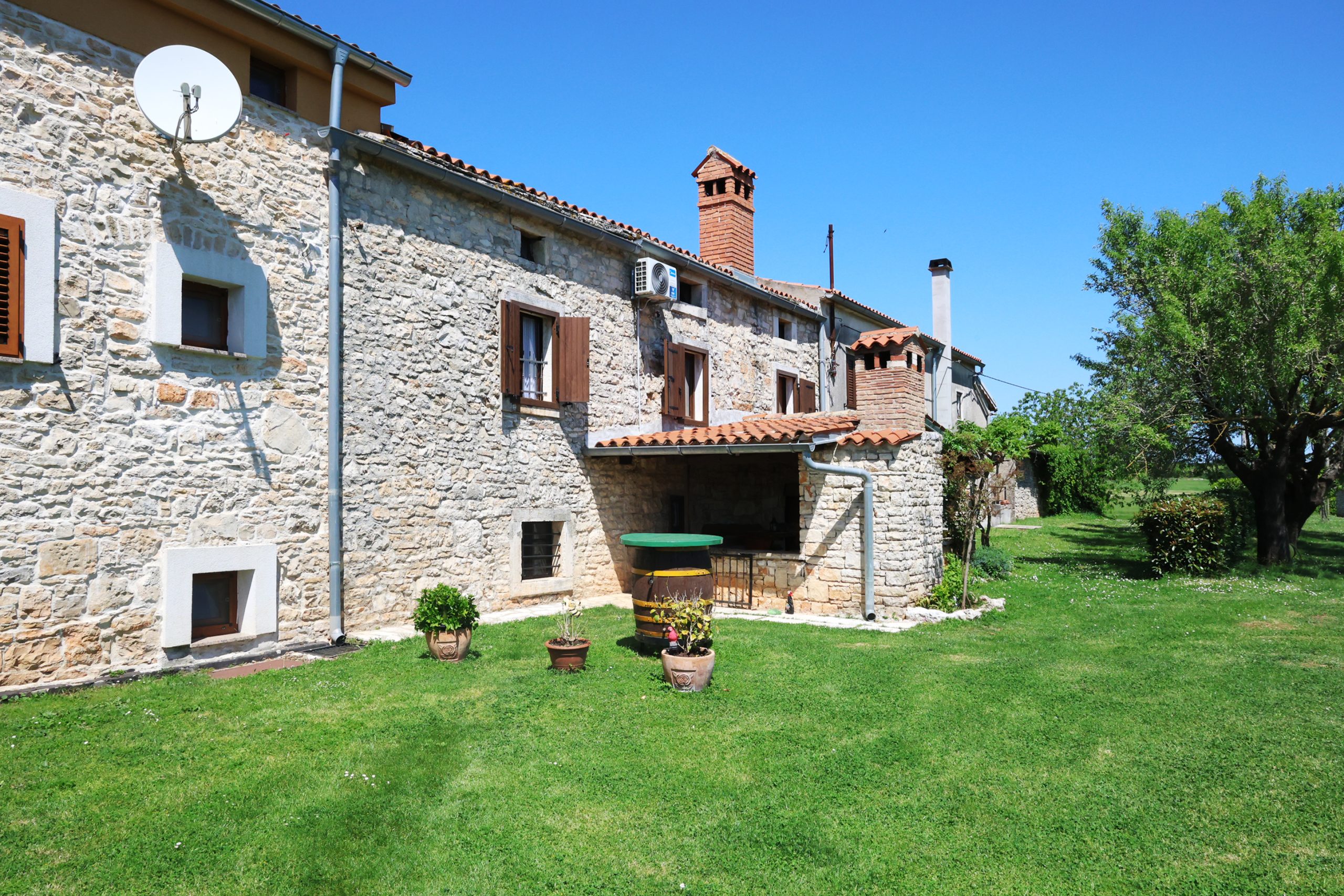 Izvana - Villa Božac