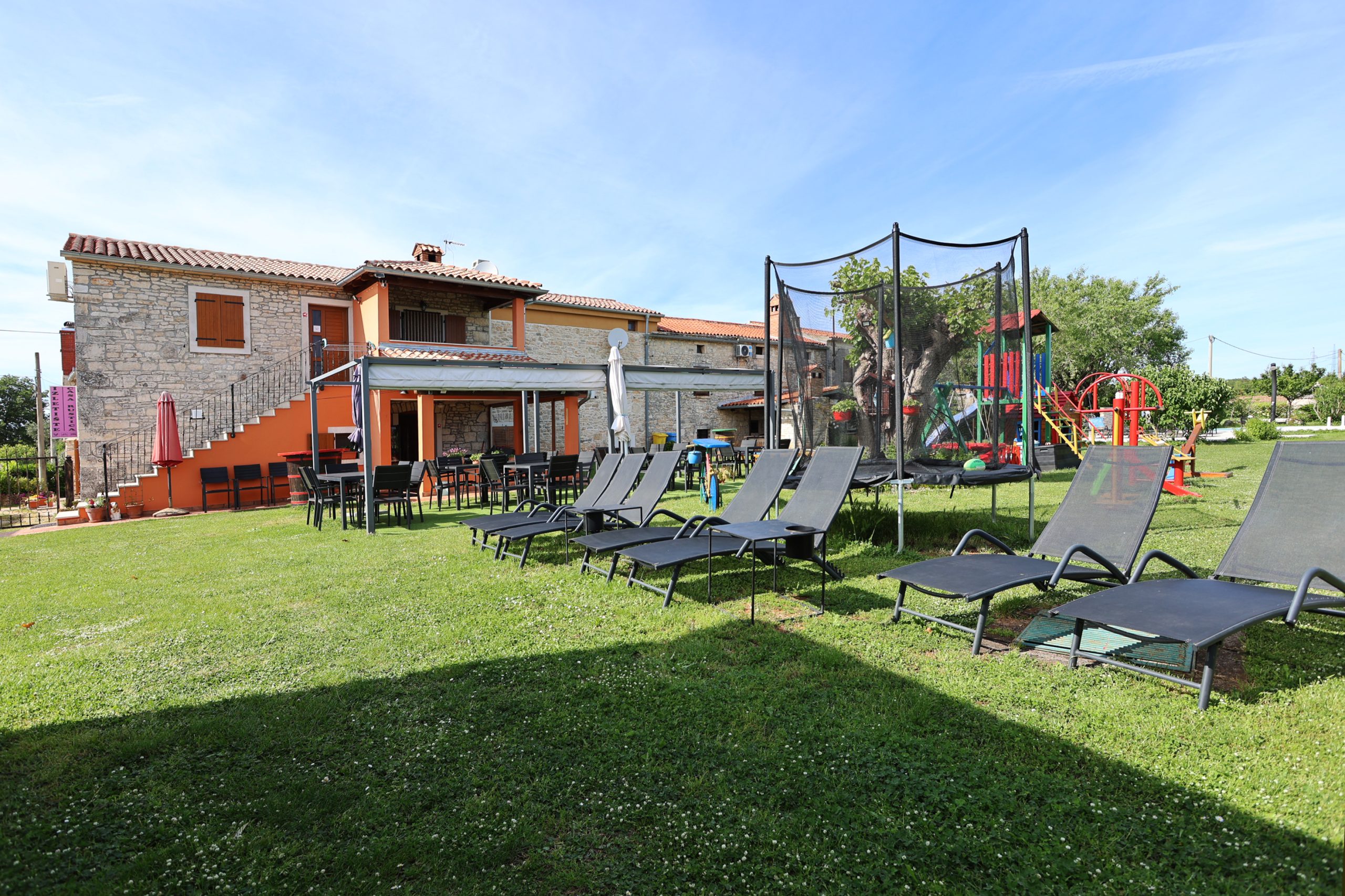 Dvorište - Villa Božac