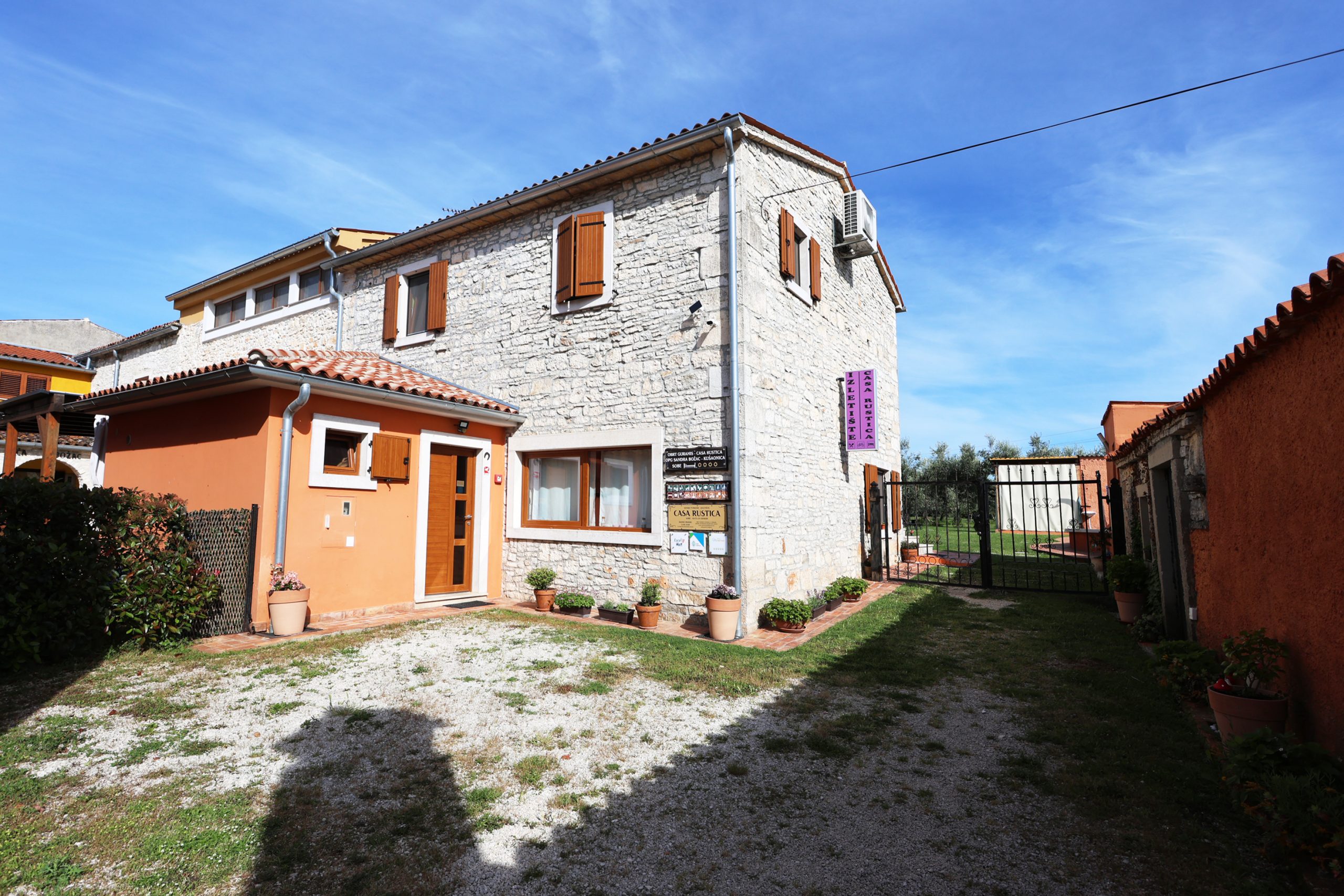 Casa Rustica – Sobe i agroturizam Guranis
